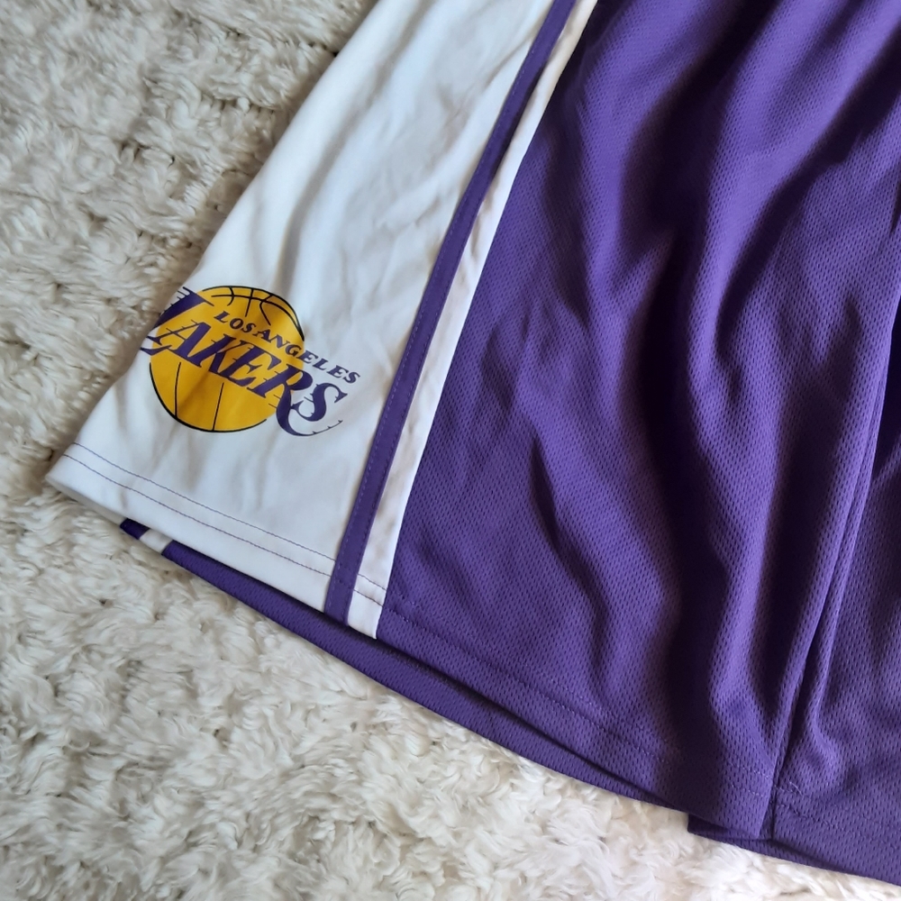 NBA MEN'S LOS ANGELES LAKERS BASKETBALL SHORTS NWT - Picture 3 of 7